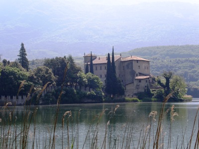 Vodní hrad u Lago di Garda